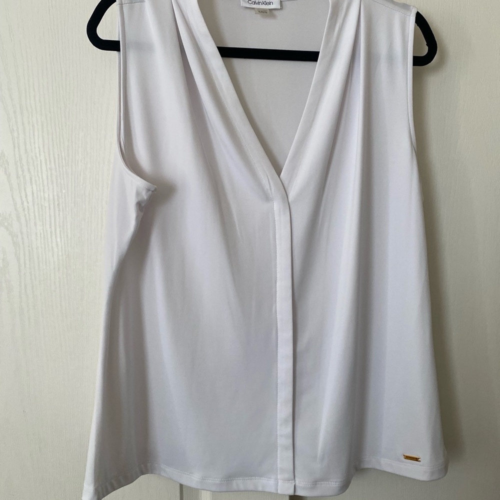 Calvin Klein XL Women's V-Neck White Sleeveless  Blouse